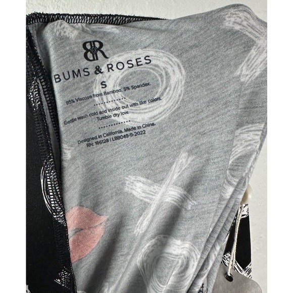 NWT Bums&Roses Comfy Soft Lounge Pants Pockets Size SMALL XOXO Valentines Print - Picture 3 of 4